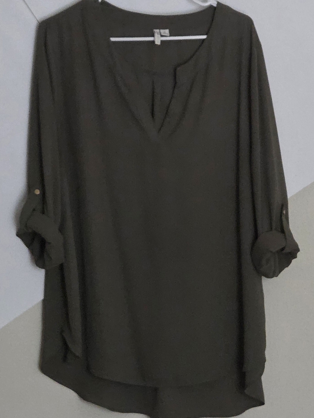 Women’s Relaxed V-Neck Roll-Sleeve Tunic Top - Olive (Sz. XL)